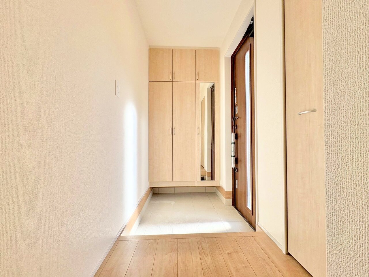 心地良さを与えてくれる家の顔ともなるスペースです。