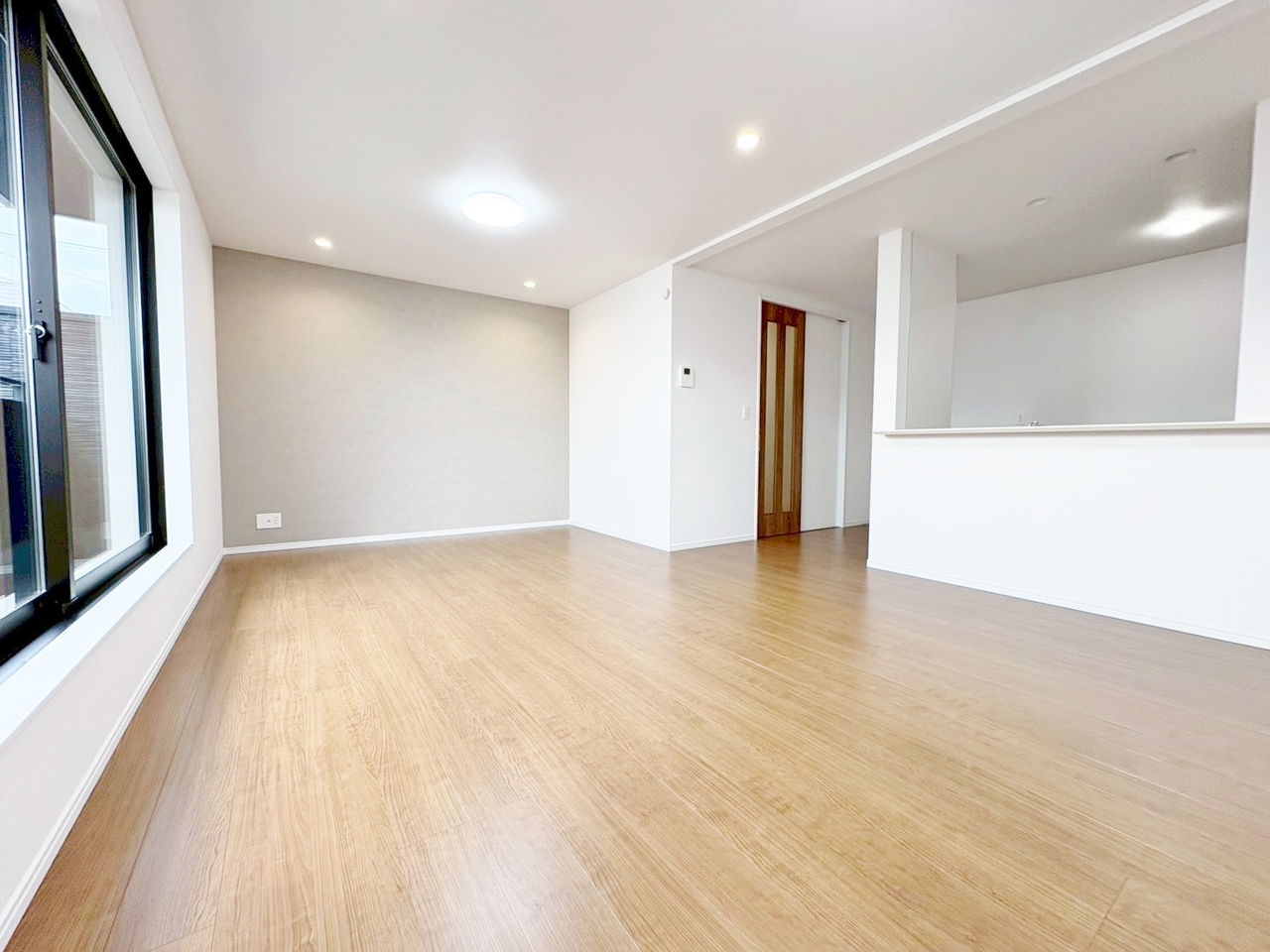 家族が集い、笑い、過ごす広く開放的な自遊空間。