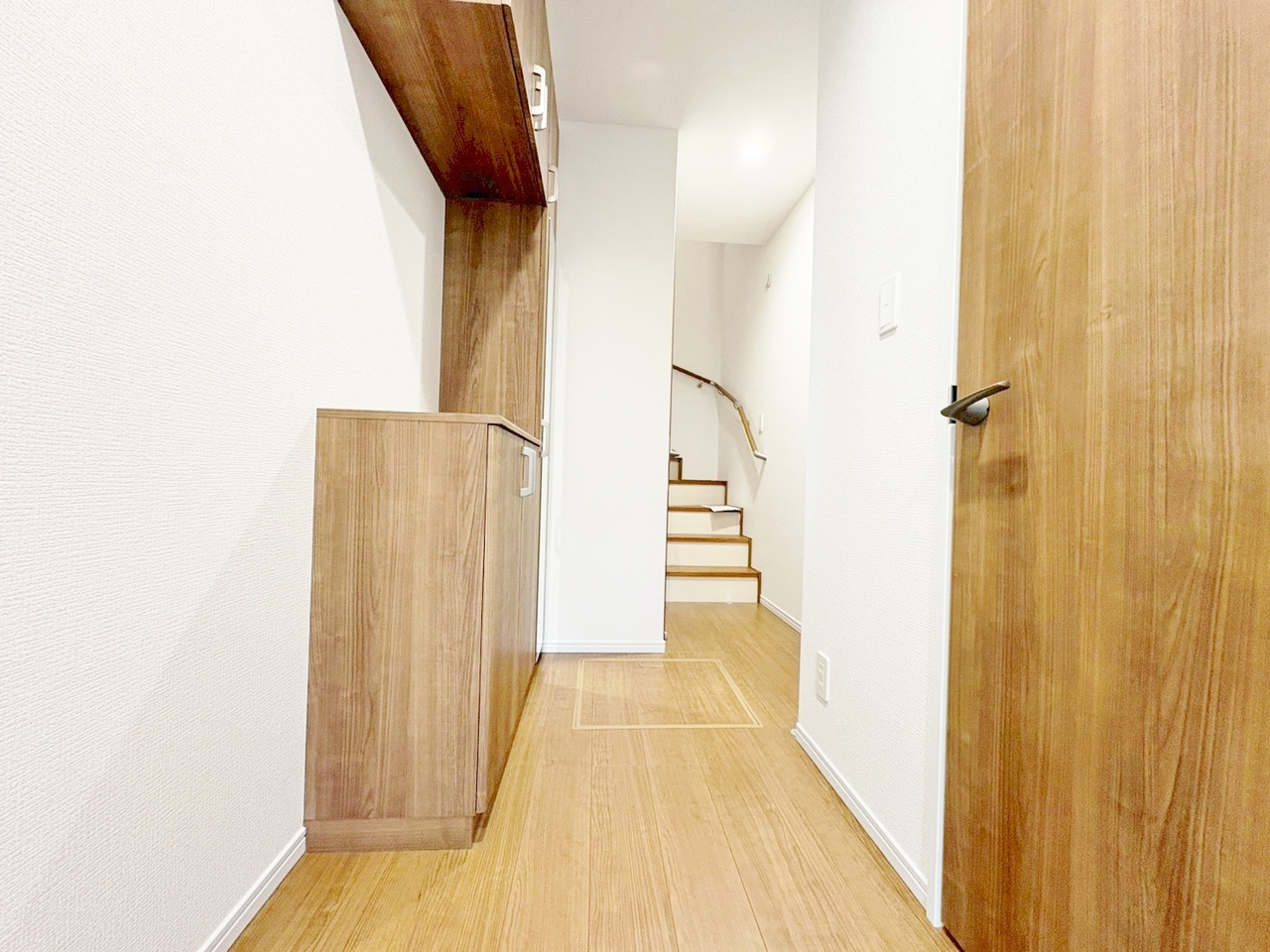 「行ってきます」と「ただいま」はこの玄関から始まります。