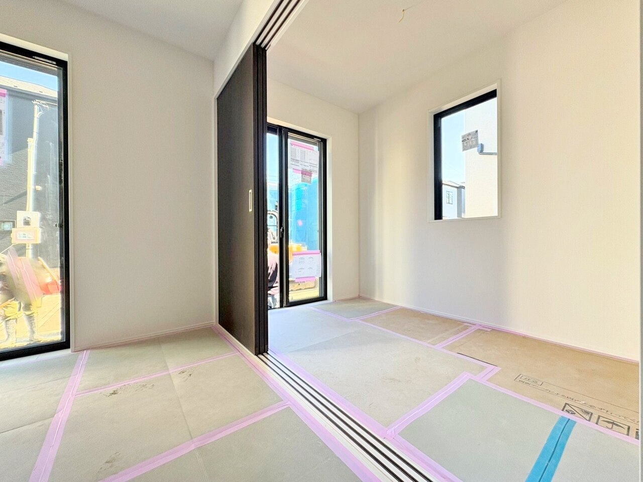 シンプルな和の美しさにモダンなエッセンスを加えた和洋室です。(令和8年4月 撮影)