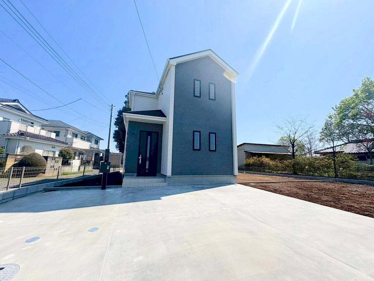 伊奈中央駅徒歩11分の立地。ゆとりの敷地140坪超、全室南東向きの4LDK。