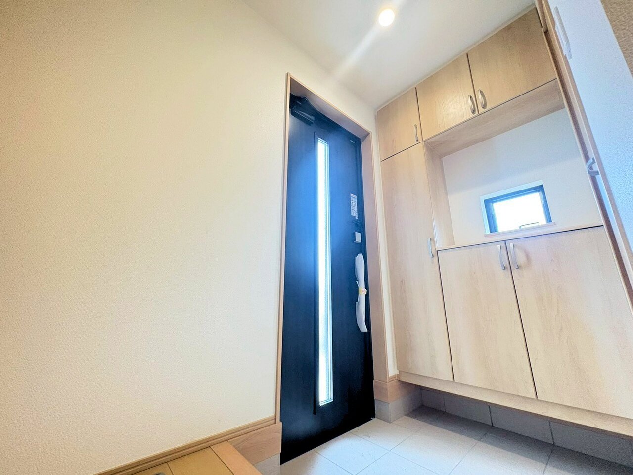 お花や写真を飾ってゲストをお出迎えするのも素敵です。