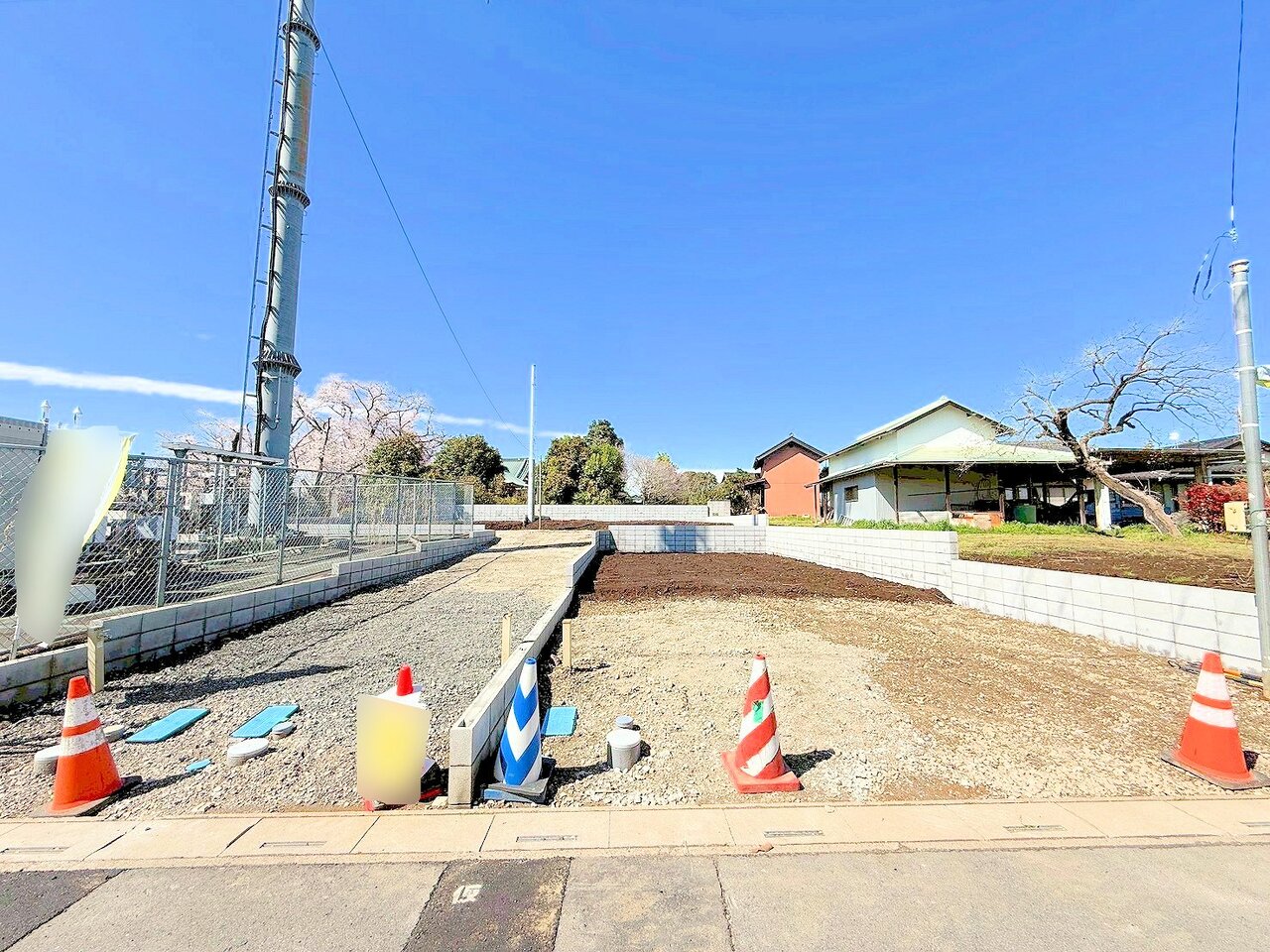 １８帖超のLDKは人気の対面式キッチンで一体感のある空間です。(令和8年4月 撮影)