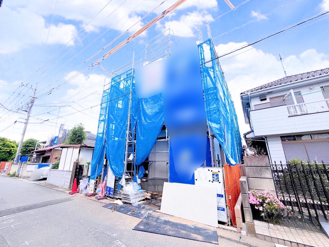 住まう方の幸せを守ります。ワンランク上のオンリーワンの家。(令和8年5月 撮影)