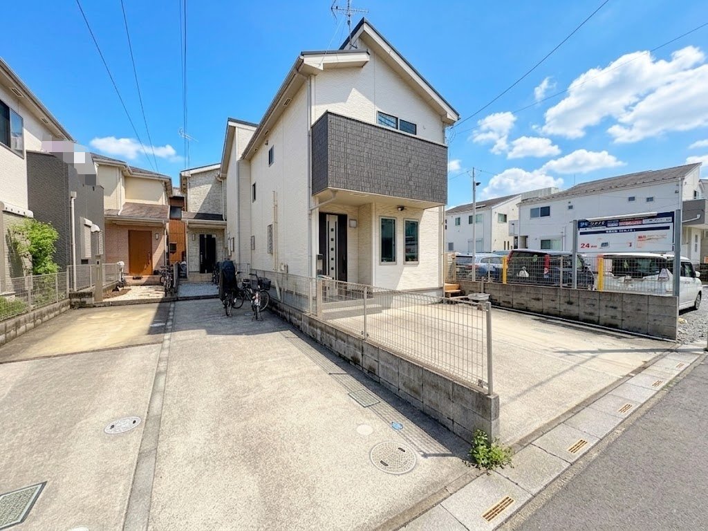 バルコニーに面した二面採光の主寝室は広々７帖＋Ｗクローゼット付き。