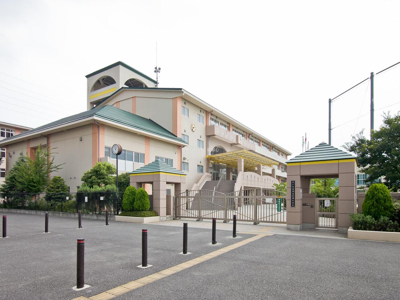 辻南小学校まで約390m