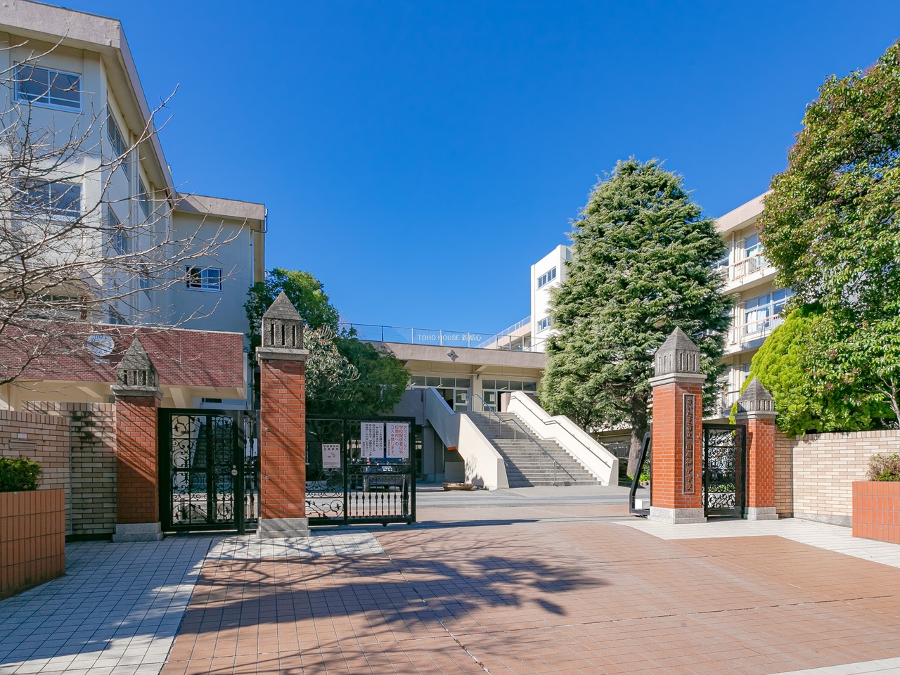 南浦和中学校まで約1021m