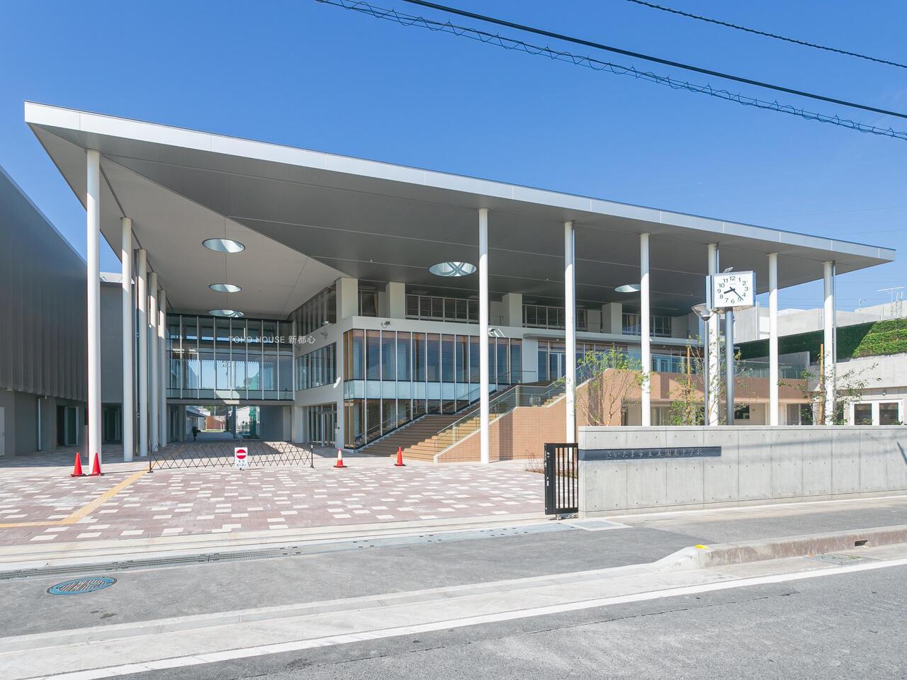 美園南中学校まで約1500m