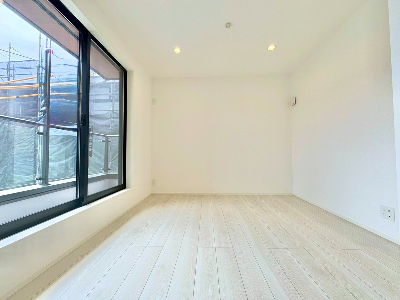 一日中明るい空間での生活は誰もが憧れる生活です。