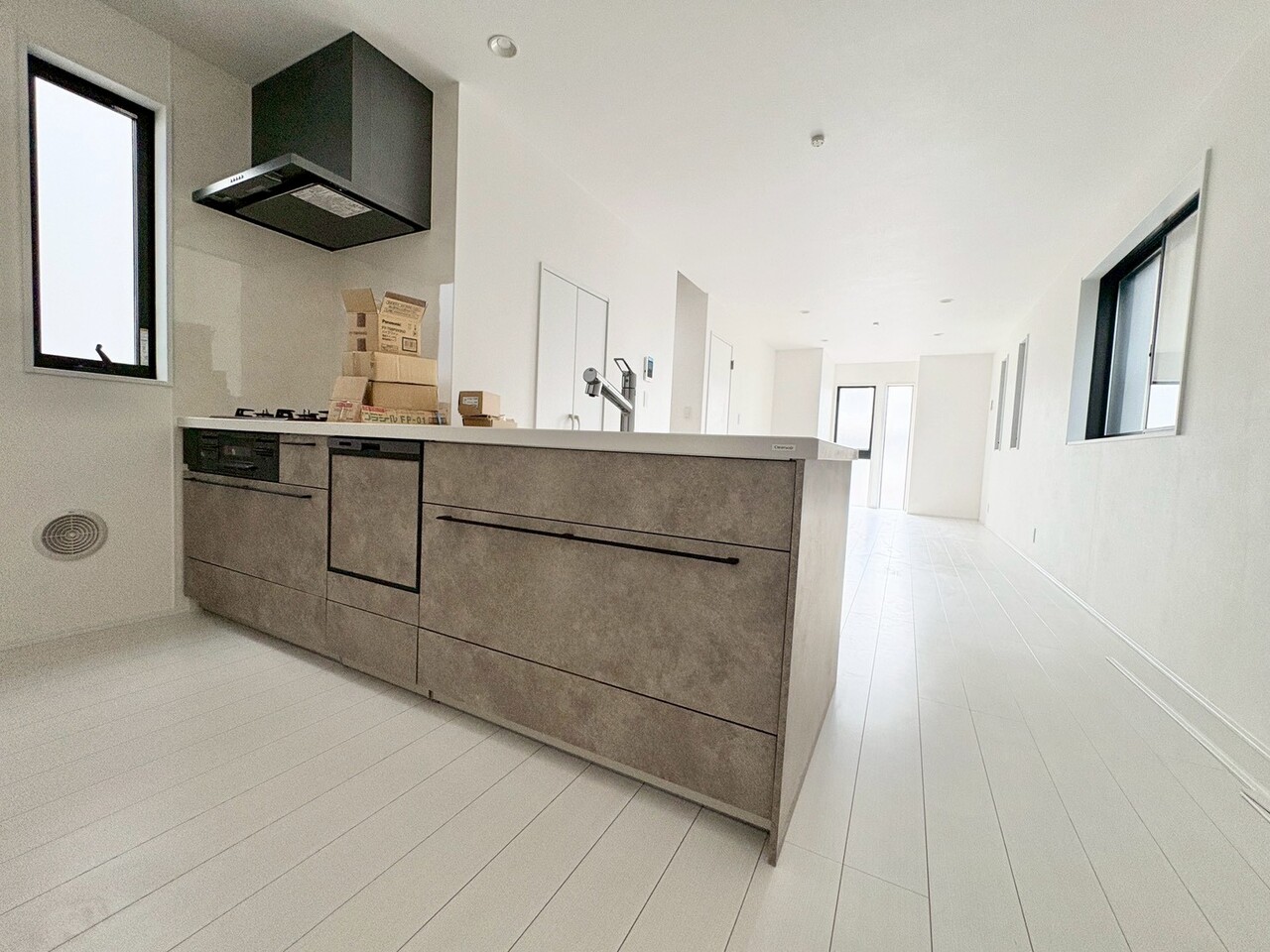 キッチンからリビング全体を見渡せます。