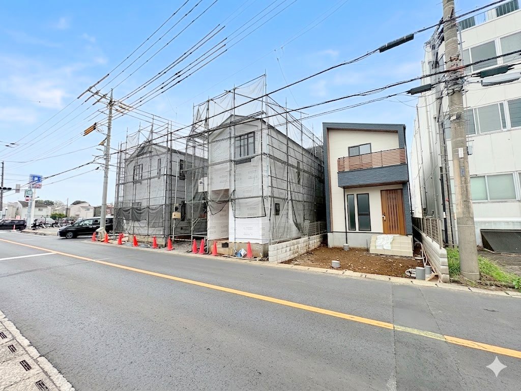 右側が当物件。浦和駅利用可能な立地。(令和8年4月 撮影)