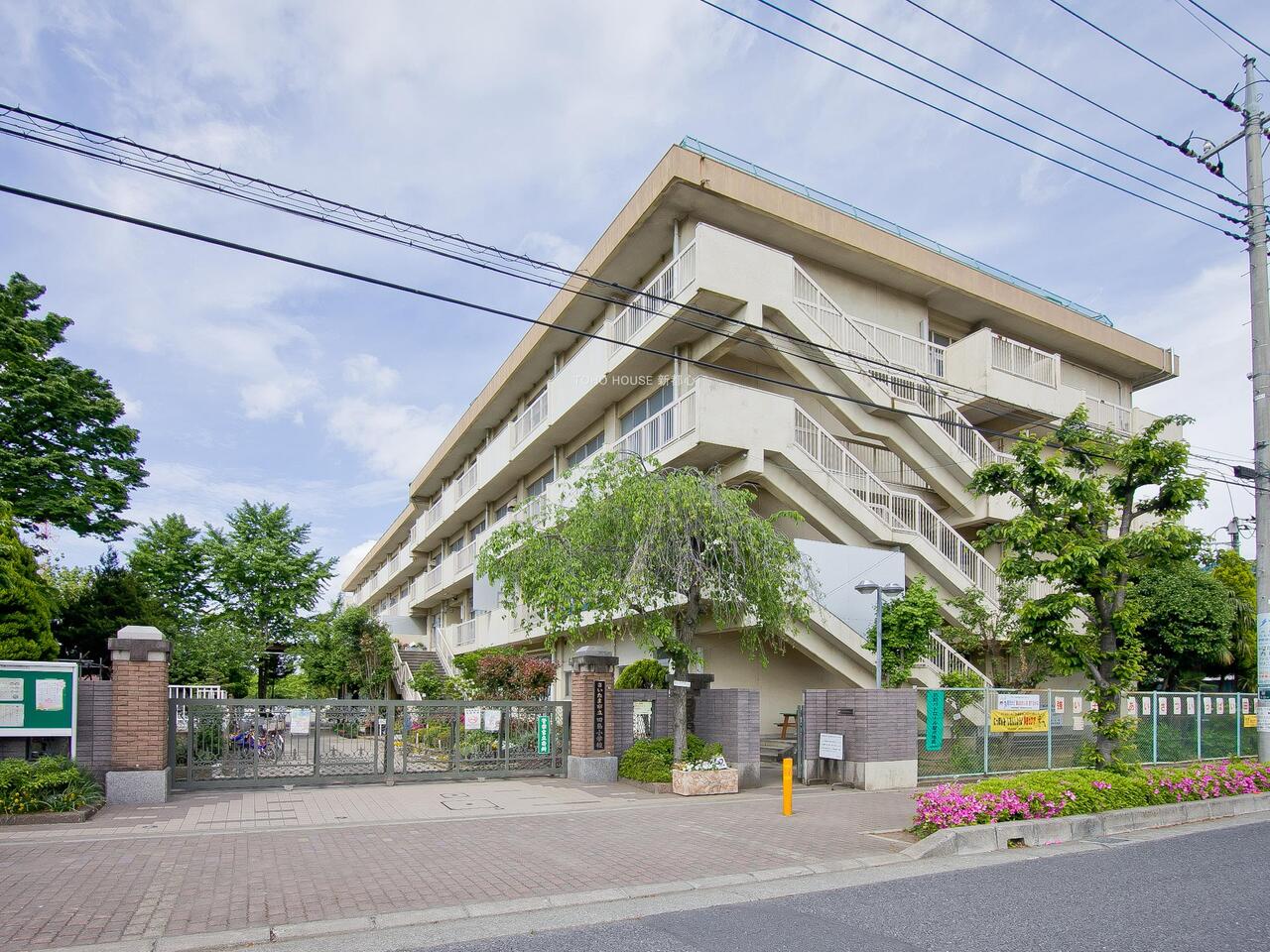 田島小学校まで約1100m