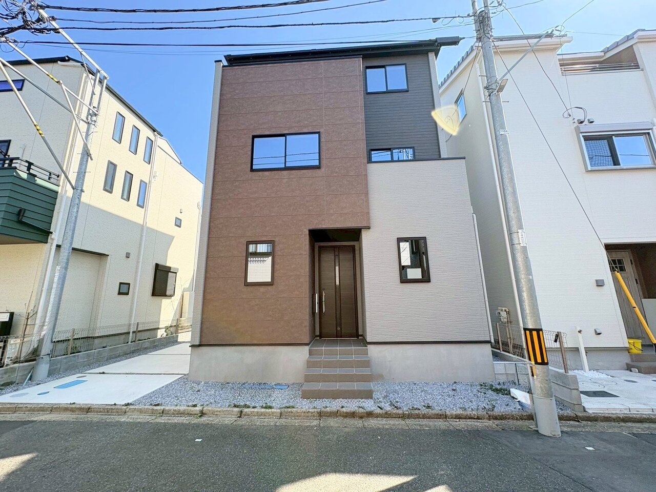 スーパー・コンビニまで徒歩5分圏内で、買い物便利な住環境。