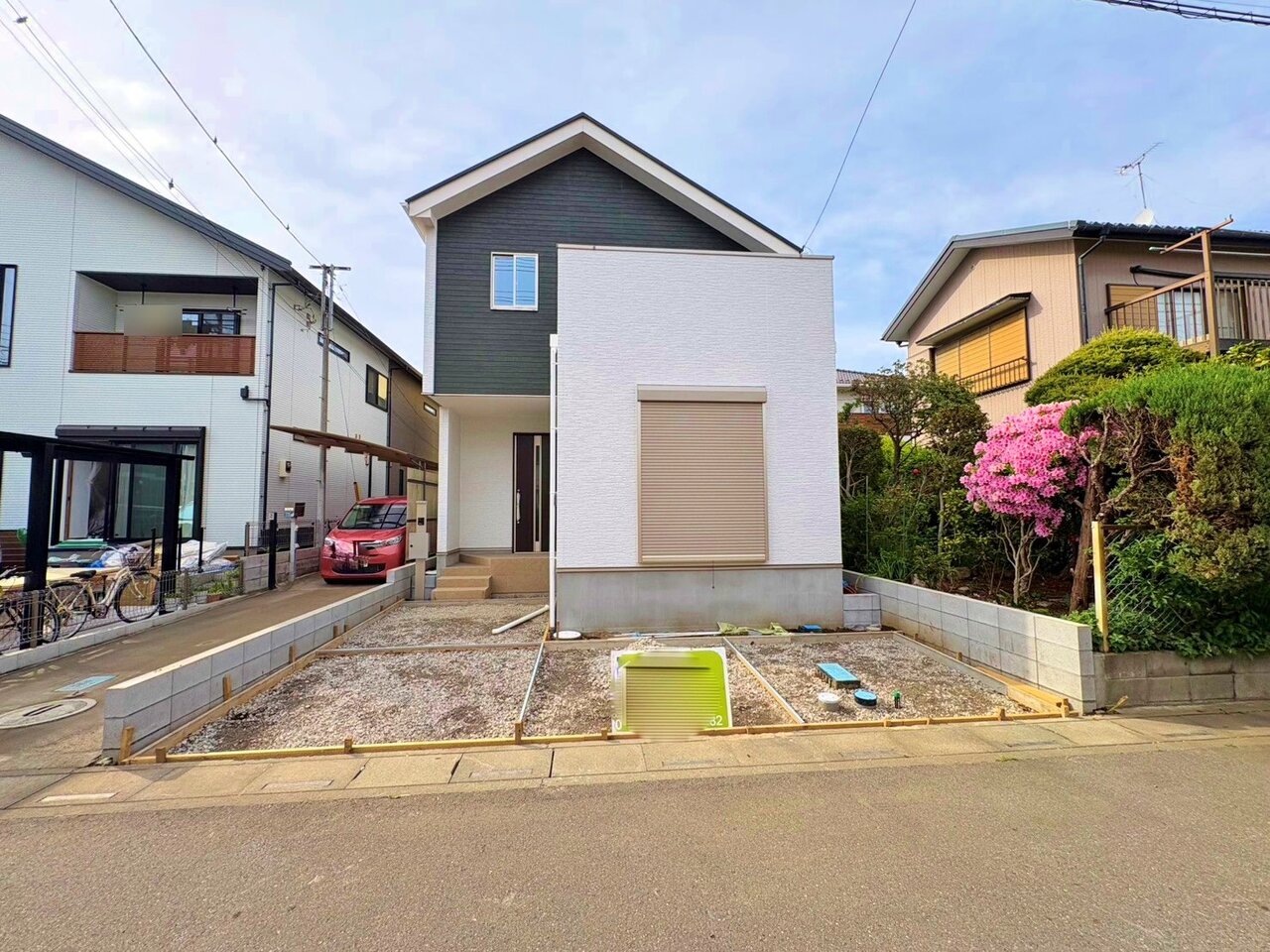 北上尾駅徒歩18分の立地。心地よく暮らせるシンプルモダンな外観。(令和8年4月 撮影)