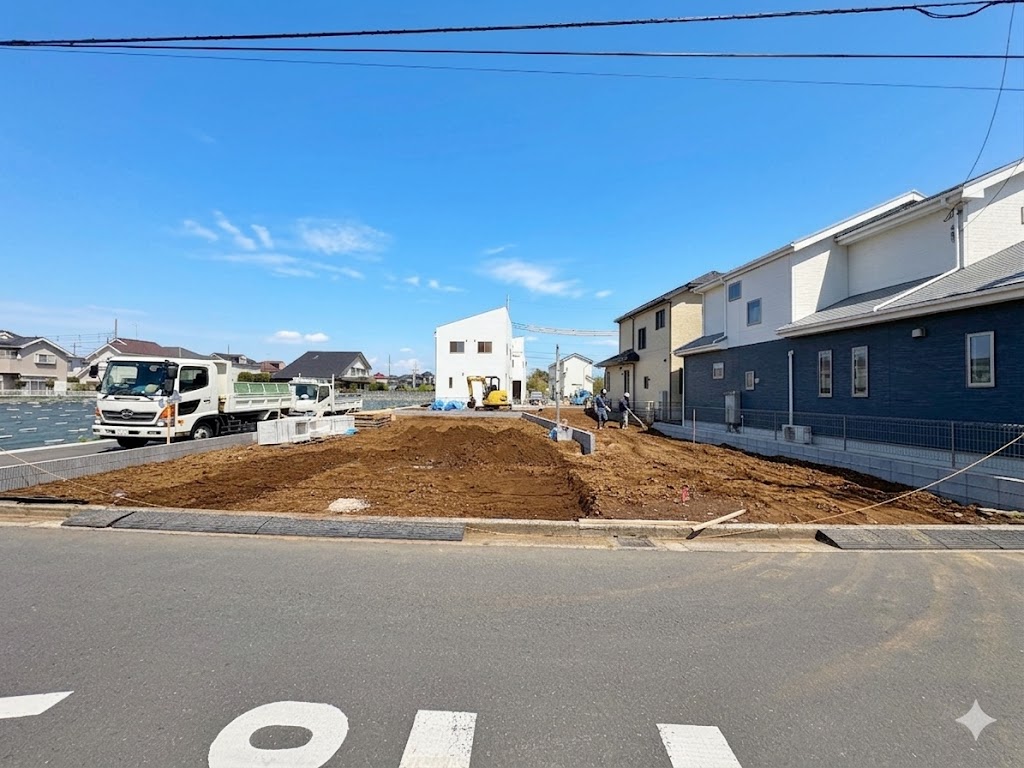 前面道路はゆとりある6m幅員で駐車時も安心です。(令和8年4月 撮影)