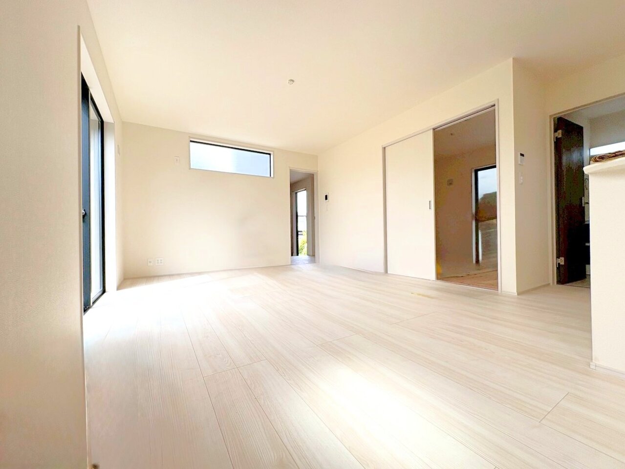 洗練された空気感の中にも落ち着きを感じる贅沢なＬＤＫ＋４．５帖の洋風和室付き。