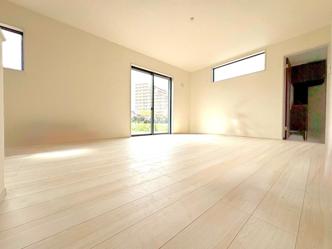 ワンフロアにリビング・ダイニング・キッチンが緩やかに繋がります。