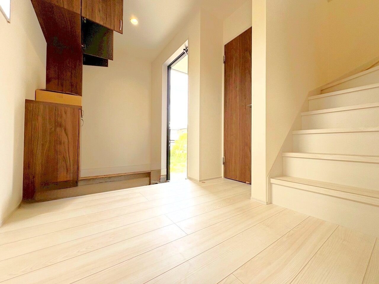 「行ってきます」と「ただいま」はこの玄関から始まります。