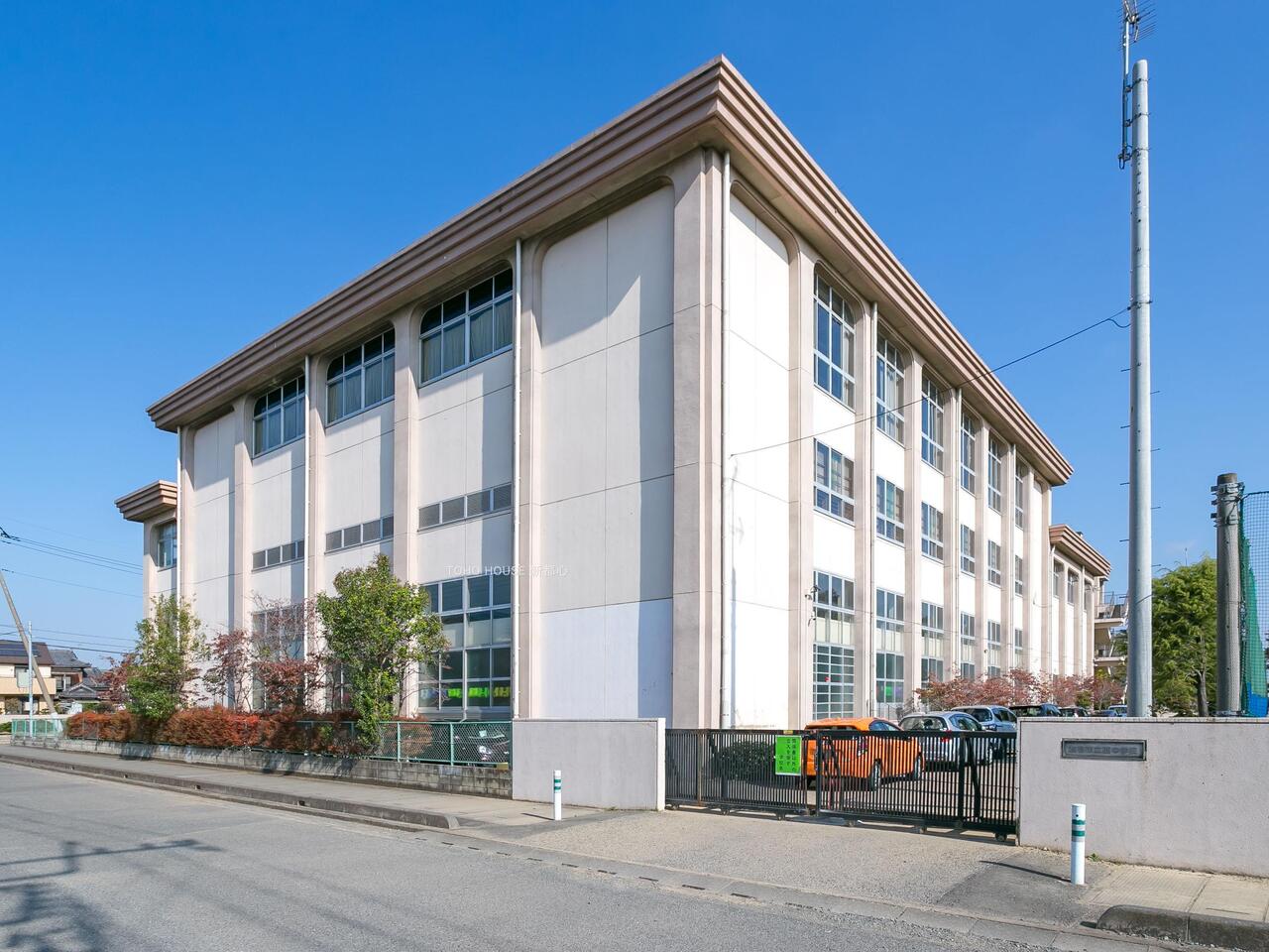 西中学校まで約1200m