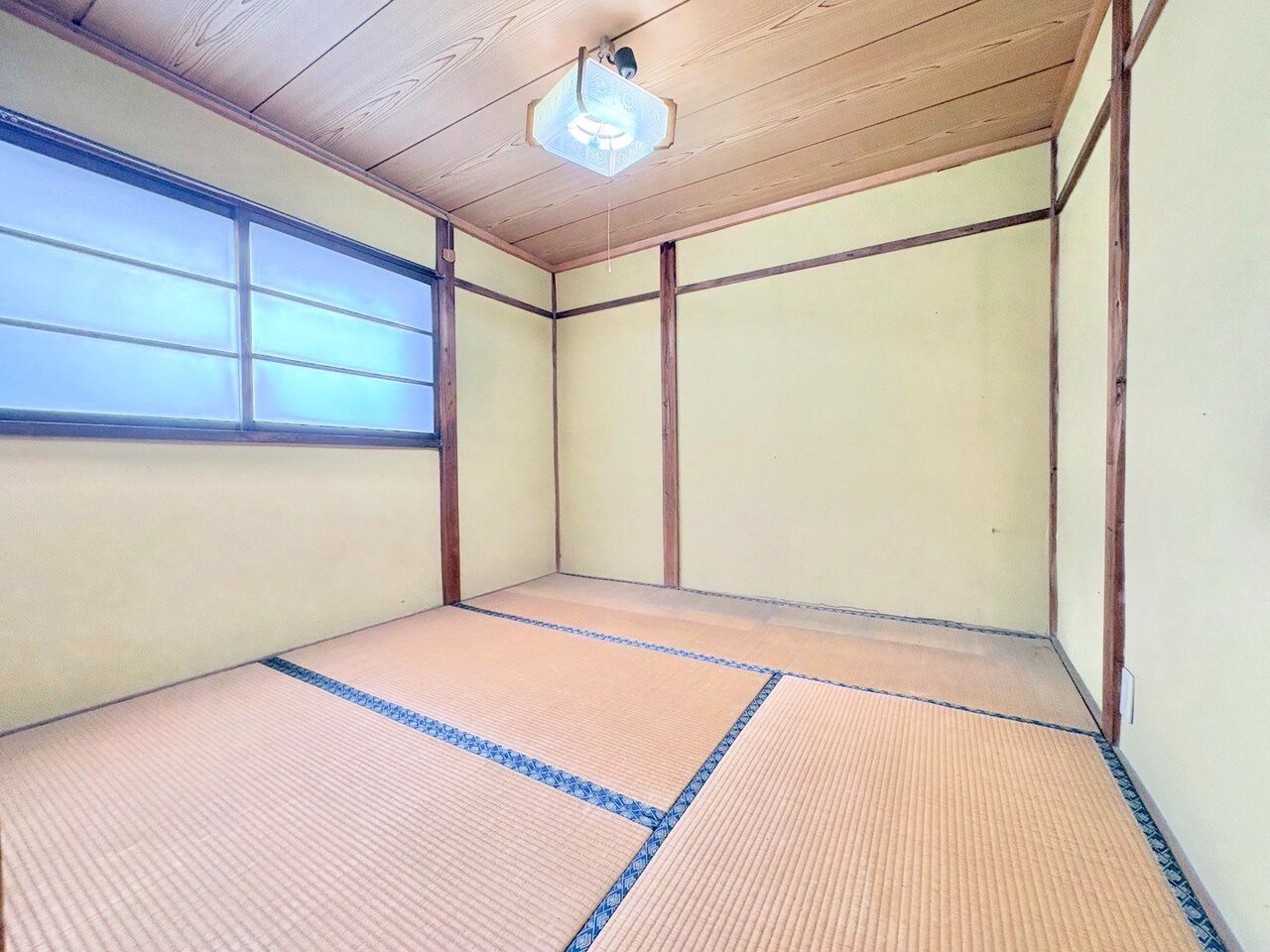 心身を静かに満たす落ち着いた趣きの和室。