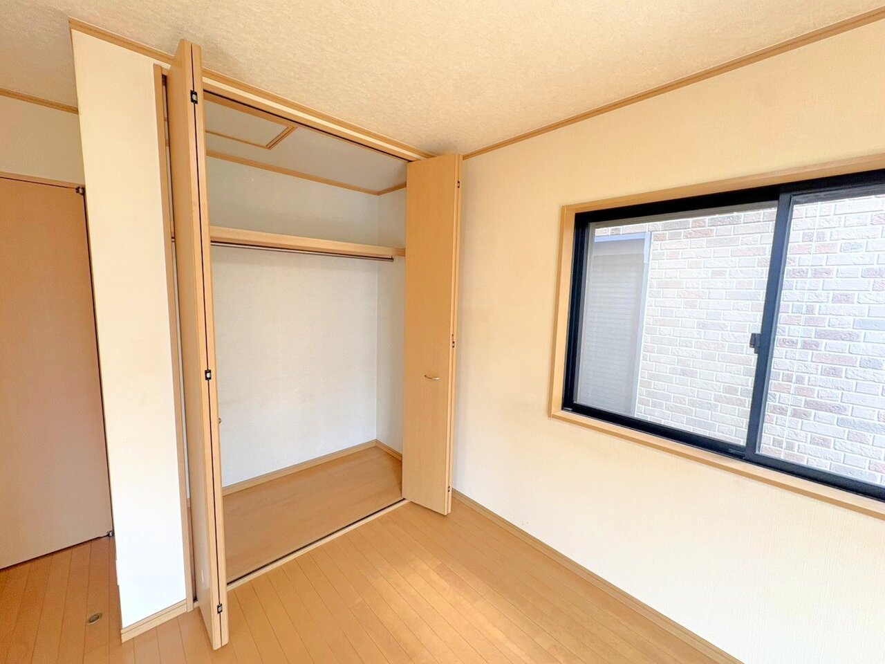 奥行きのあるクローゼットを採用しました。