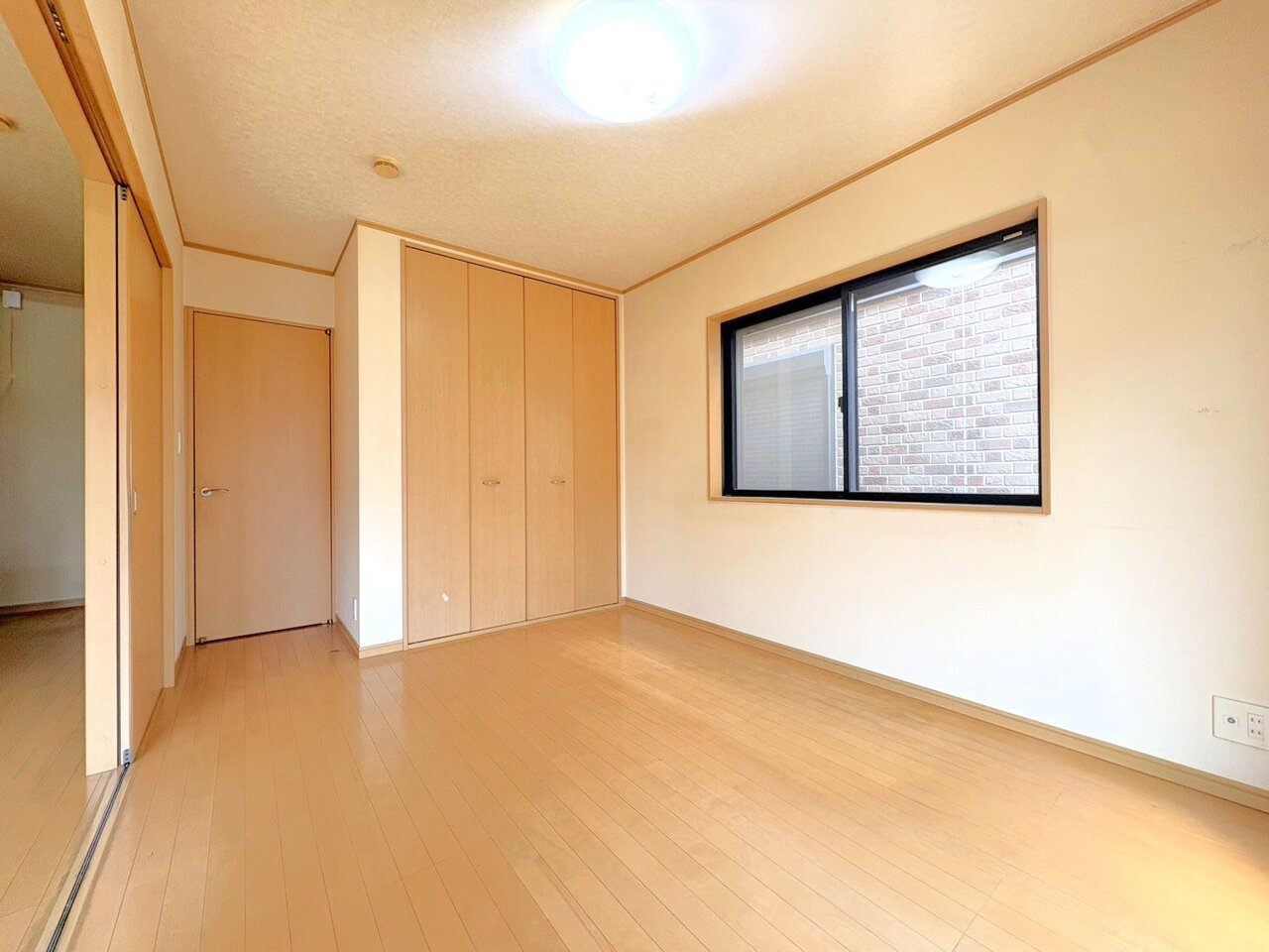 全居室６帖以上の間取りです。すべてのお部屋に収納スペースを確保しました。