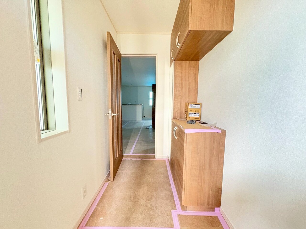 「行ってきます」と「ただいま」はこの玄関から始まります。(令和8年4月 撮影)