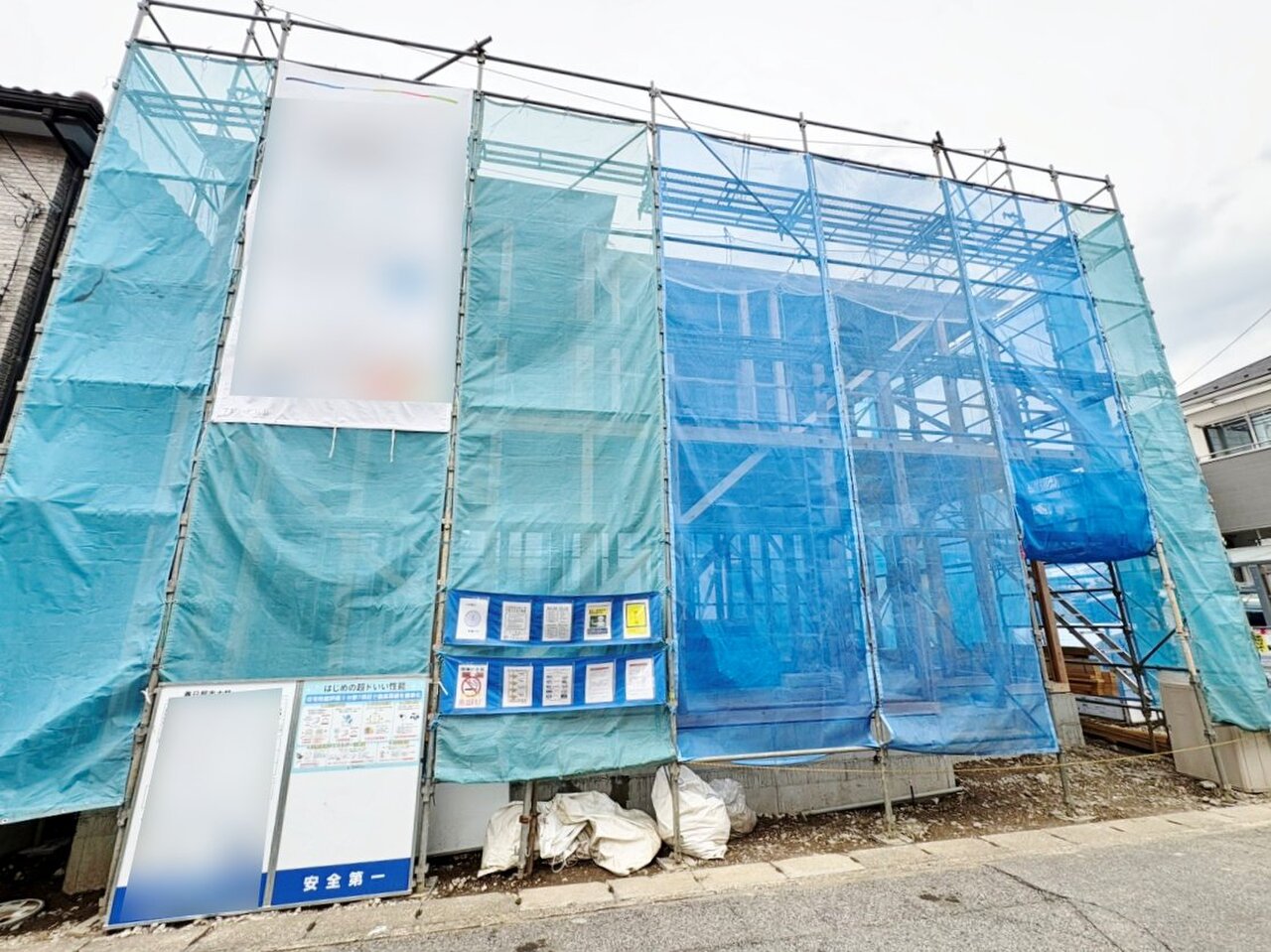 LDKは広々16帖、便利なパントリー付きです。(令和8年4月　撮影)