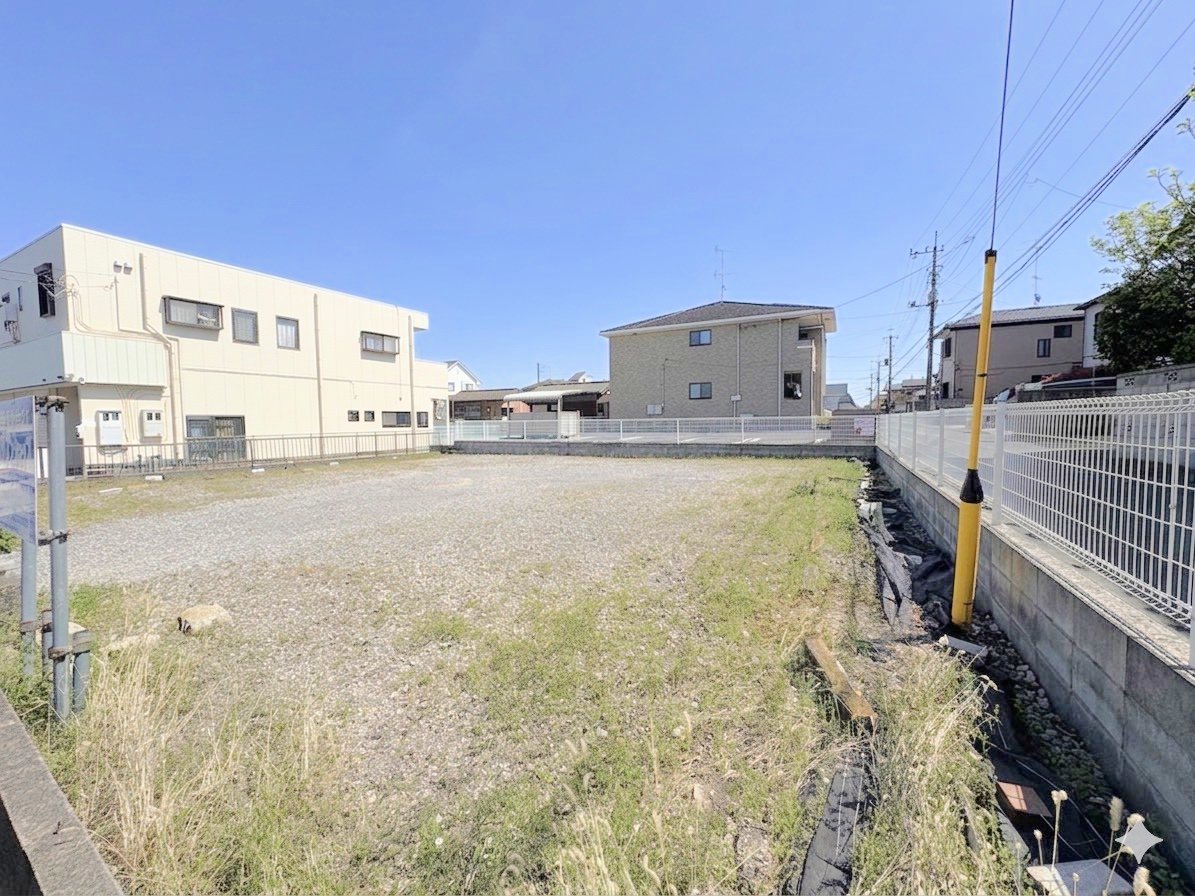 ストック置き場にもなるパントリー収納をキッチン横に完備。(令和8年4月 撮影)