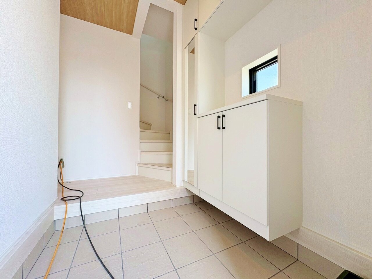 季飾のお花やグリーンを飾ってマイホームを創り上げてください。