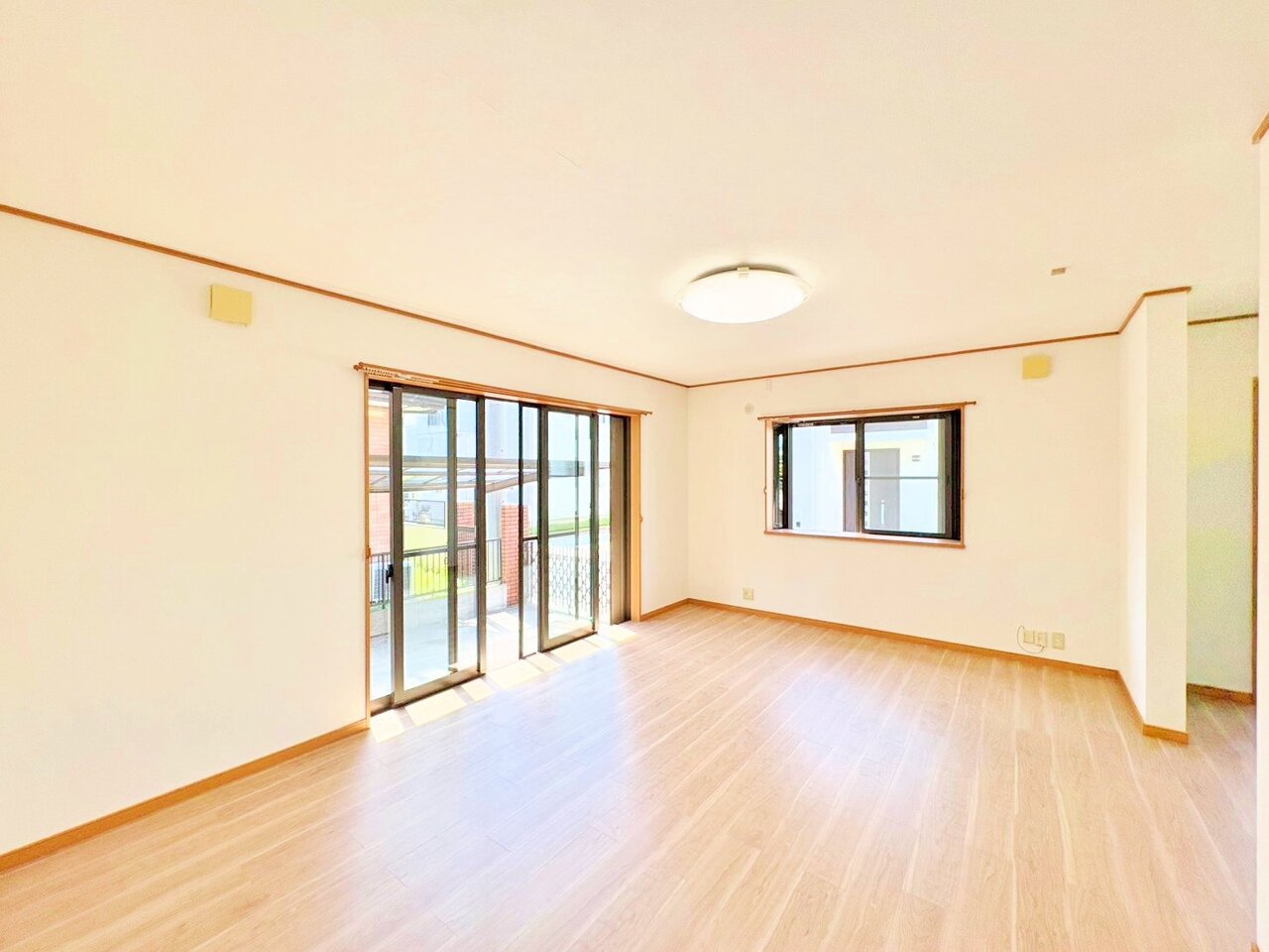 ここにはみんなが集い、食事と楽しい会話が始まります。