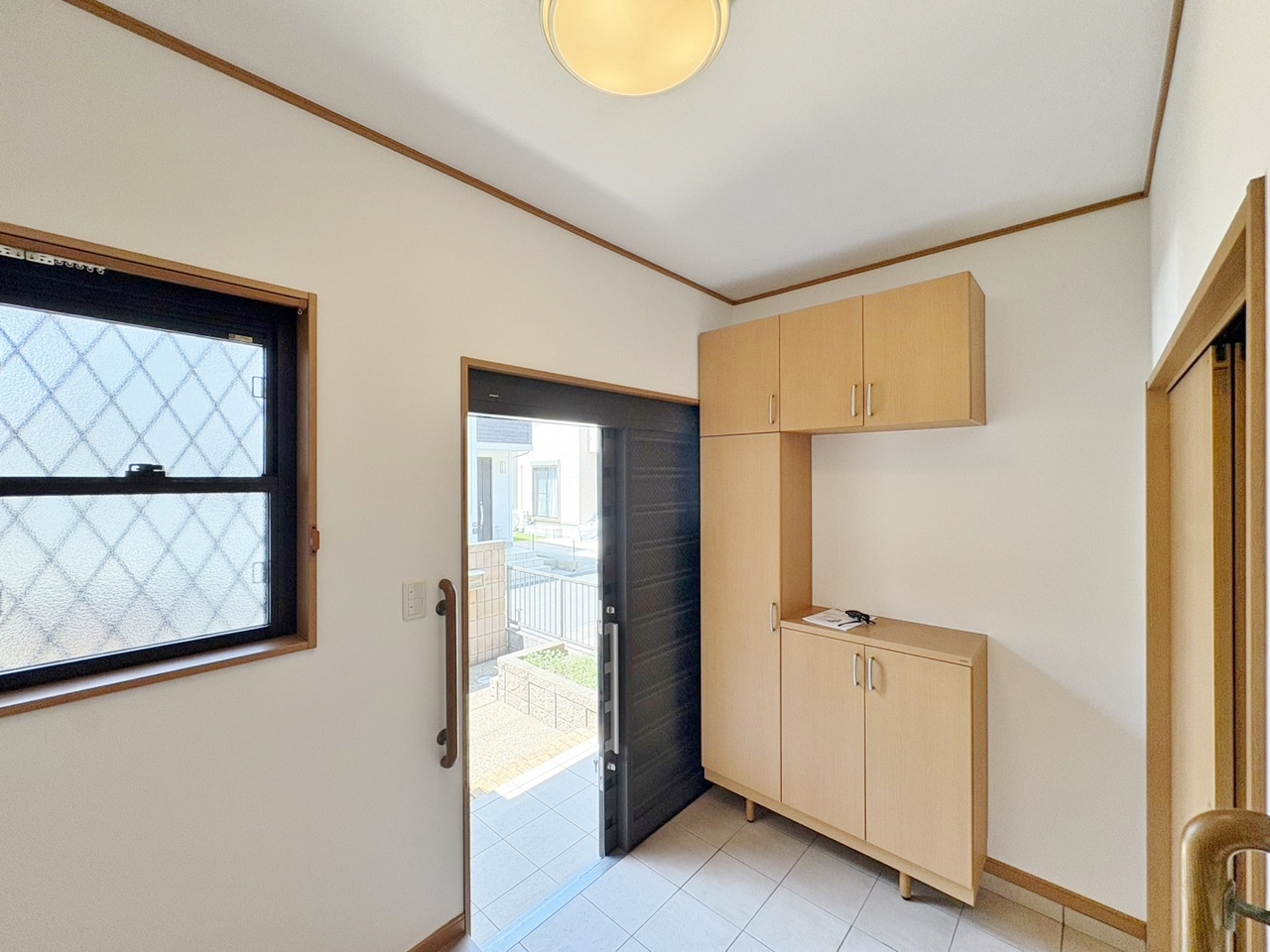 明るい玄関はお家の顔。だから清潔感がなければなりません。