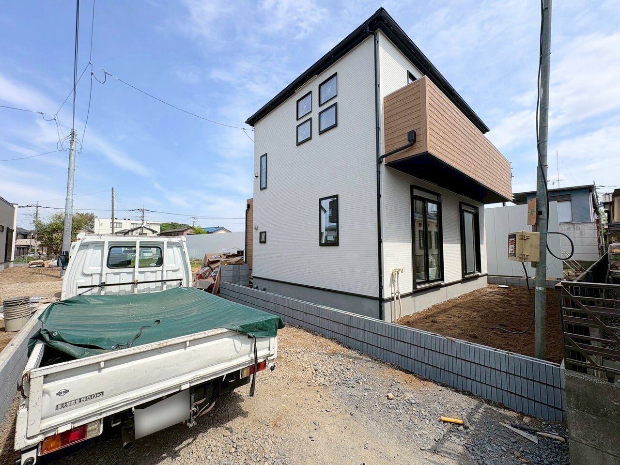 サービスルーム・WIC付き。キッチンからリビング全体を見渡せます。(令和8年4月 撮影)