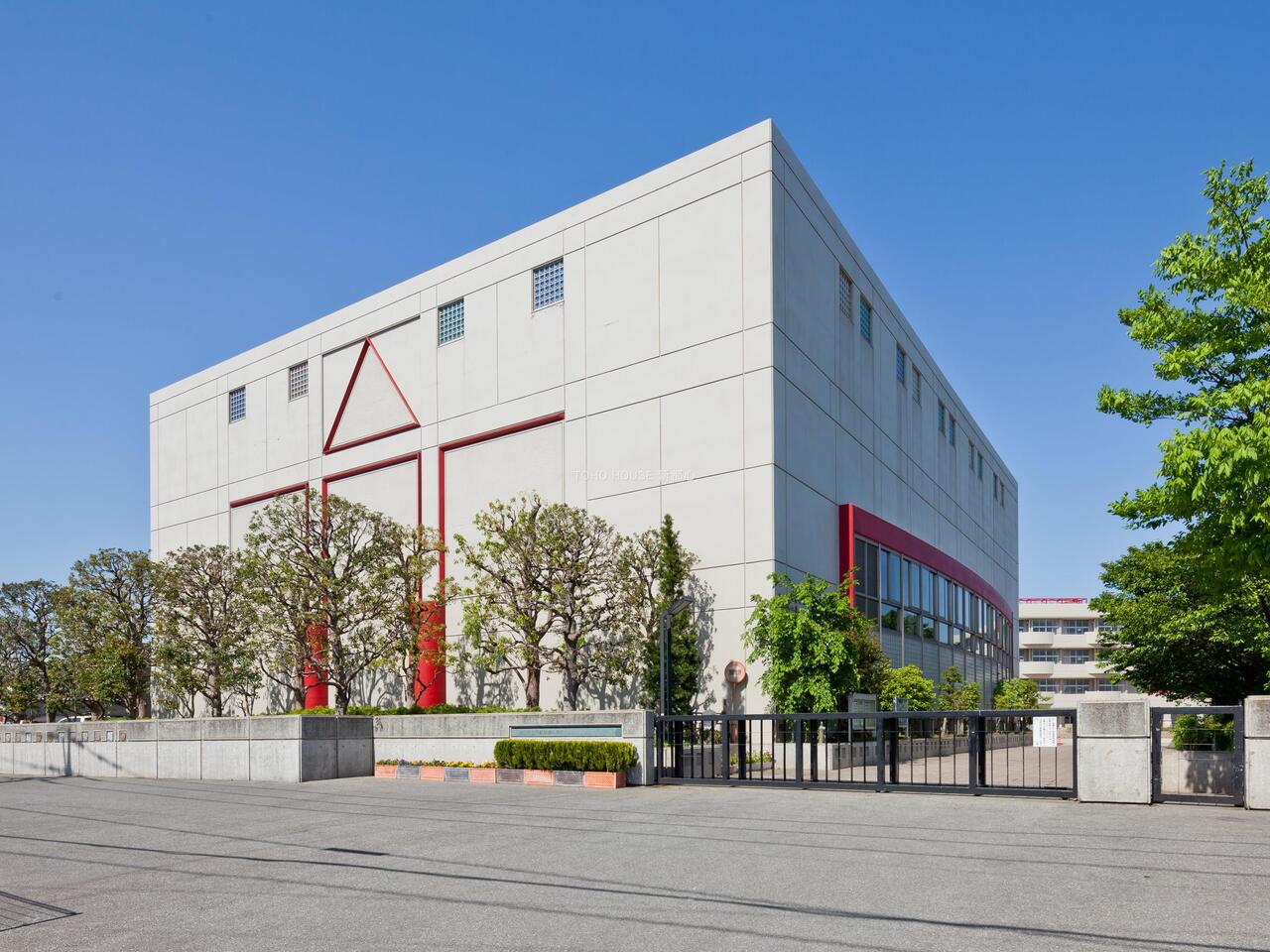 戸塚綾瀬小学校まで約1050m