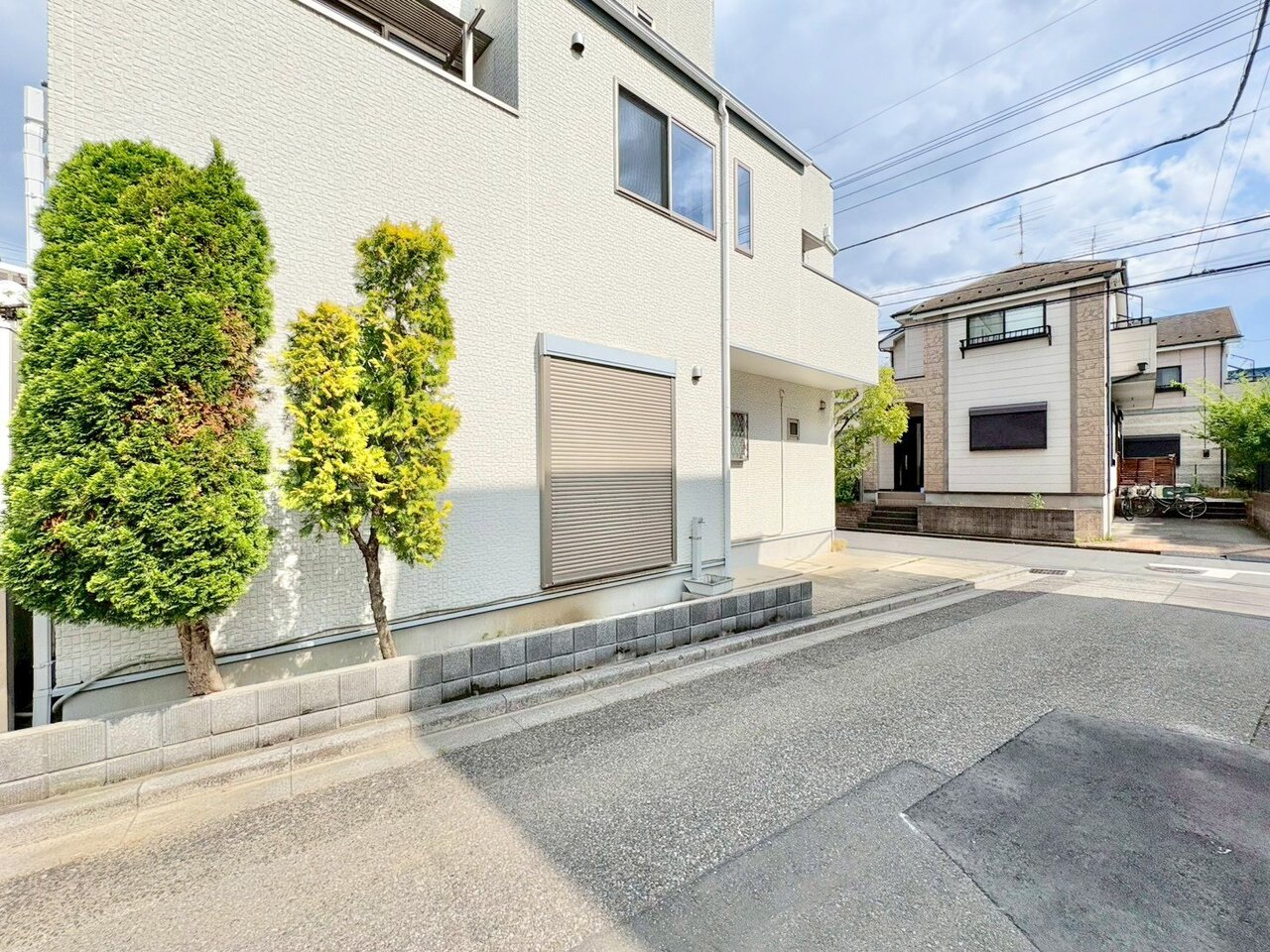 洗練されたデザインの外観が街並みに彩りを演出します。