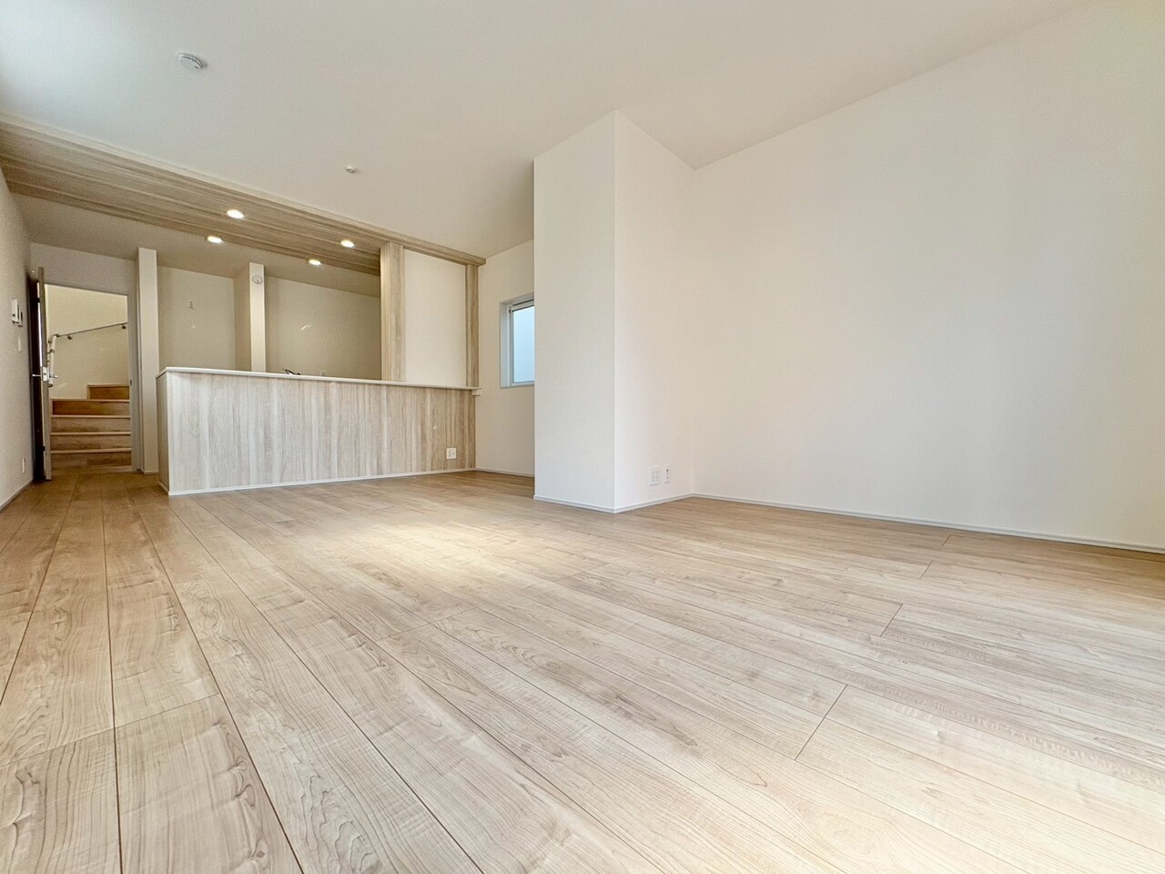 プライバシーを確保しやすく開放的に暮らせる2階リビングプラン。