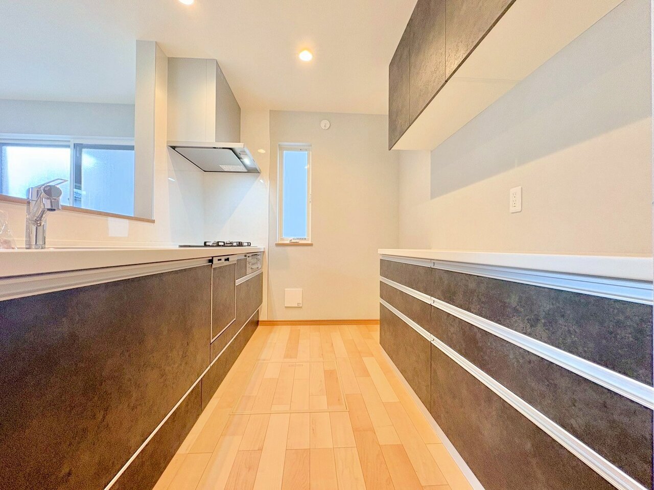 カップボードもしっくりと空間に馴染みます。