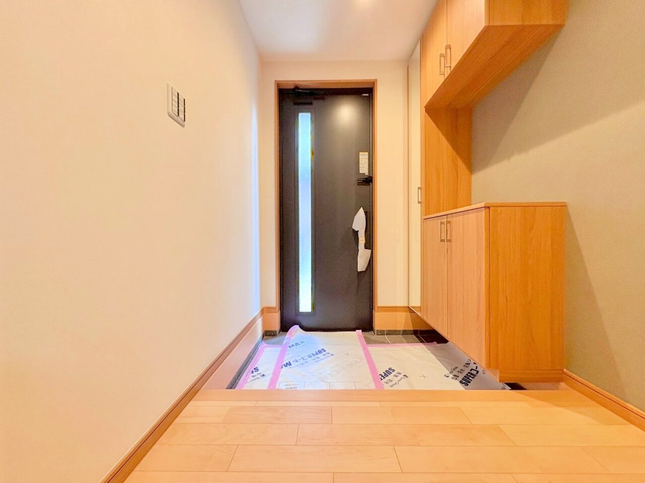 明るい玄関はお家の顔。だから清潔感がなければなりません。