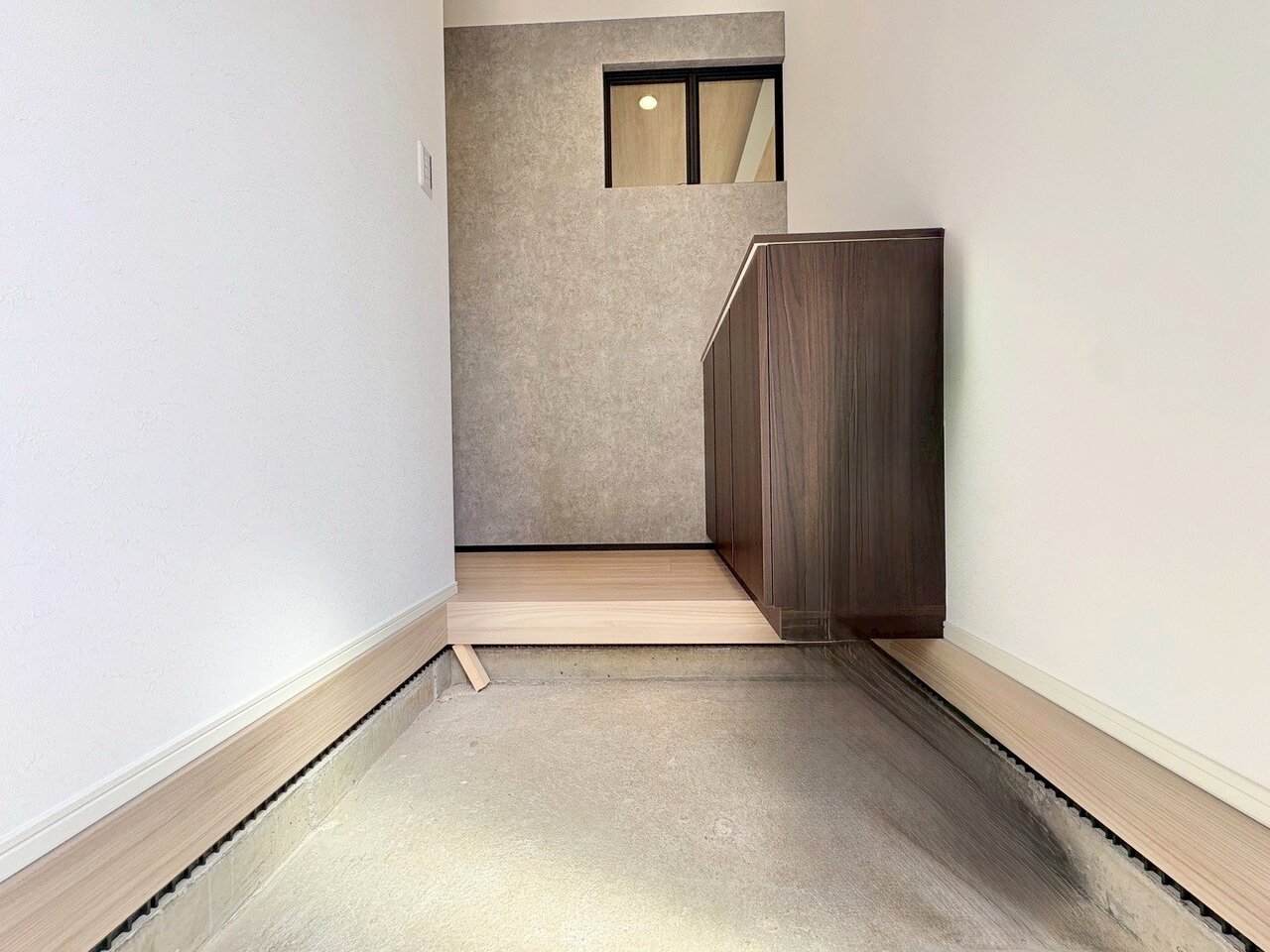 「ただいま」「おかえり」を交わすだけで家族の絆が深まります。(令和8年4月 撮影)