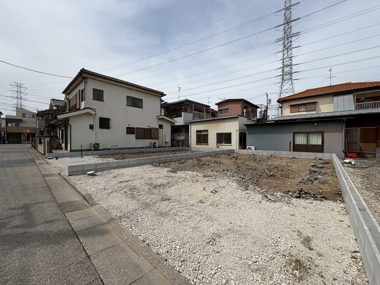 LDKは人気の対面式キッチンで一体感があります。(令和8年4月 撮影)