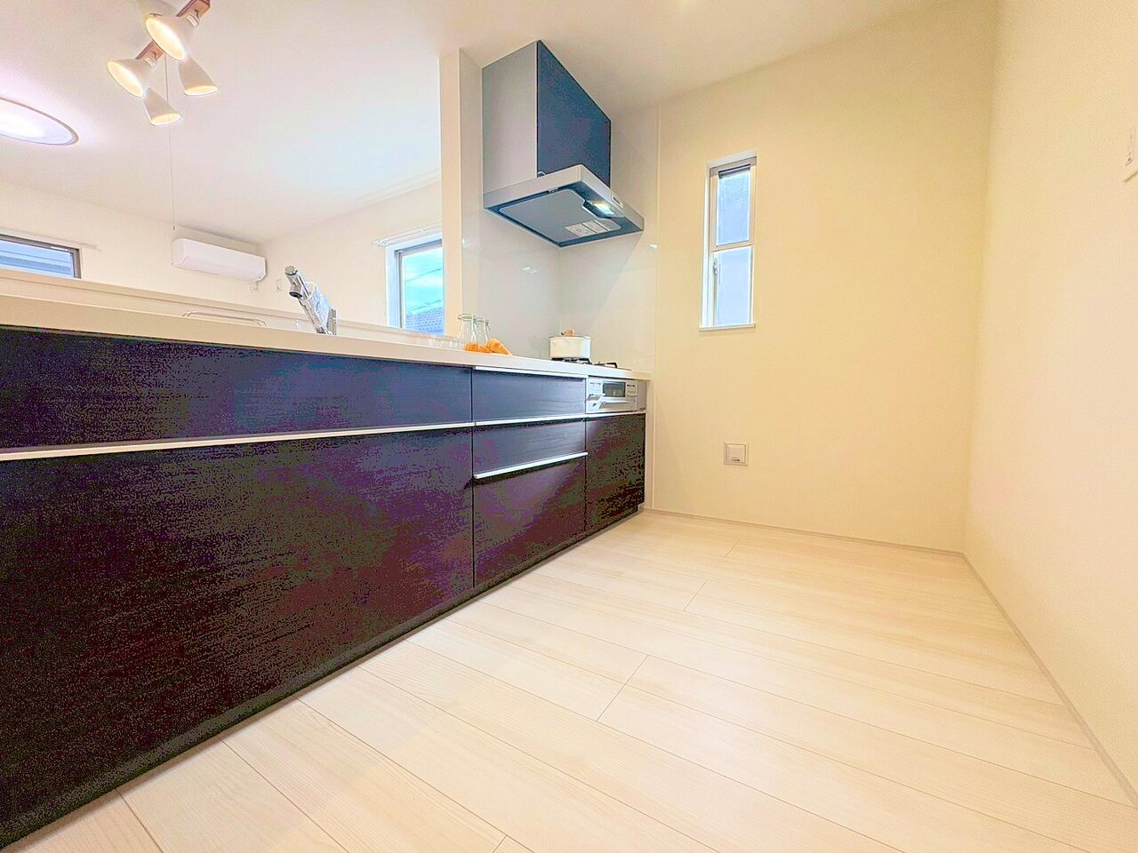 材料を並べたり盛り付けたり、作業しやすい広さを確保しました。