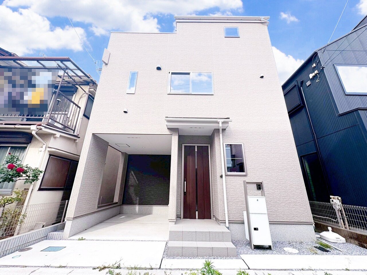 東浦和駅まで徒歩18分の立地です。徒歩５分圏内にスーパー、ドラッグストアなど充実しています。