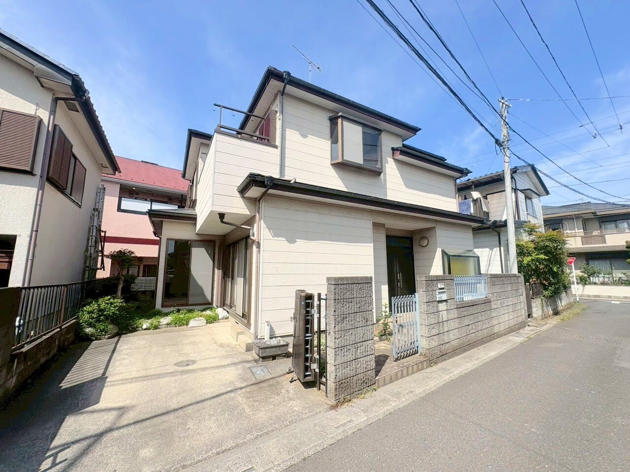 ２１帖超のLDKは、キッチン横にパントリースペースを配置しました。(令和8年4月 撮影)