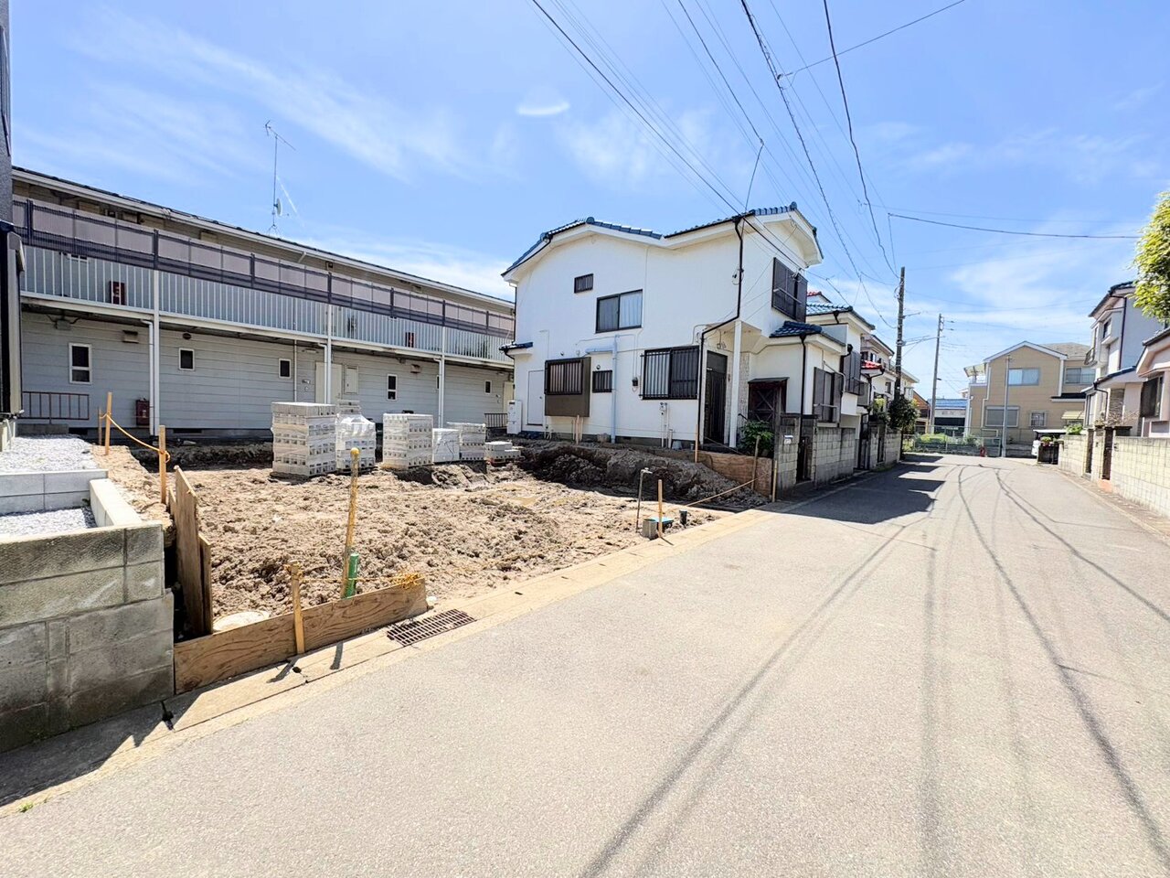 二部屋から行き来できる続きワイドバルコニーを配置しています。(令和8年4月 撮影)