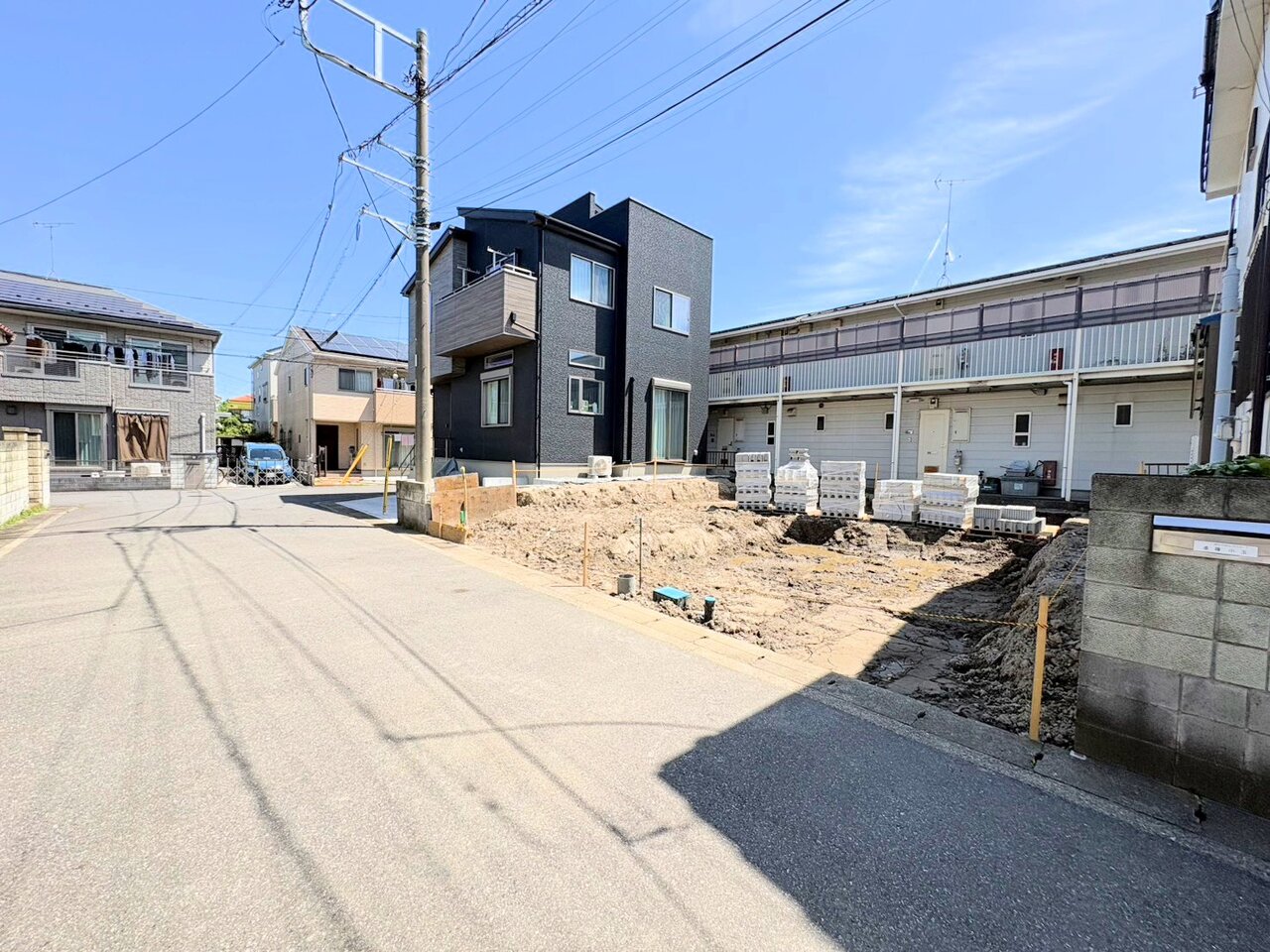 リビングは折上天井でおしゃれな空間に仕上げます。(令和8年4月 撮影)