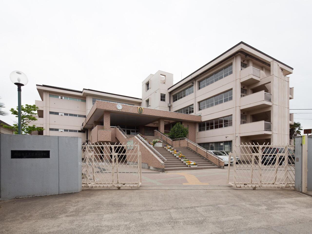 大袋東小学校まで約330m