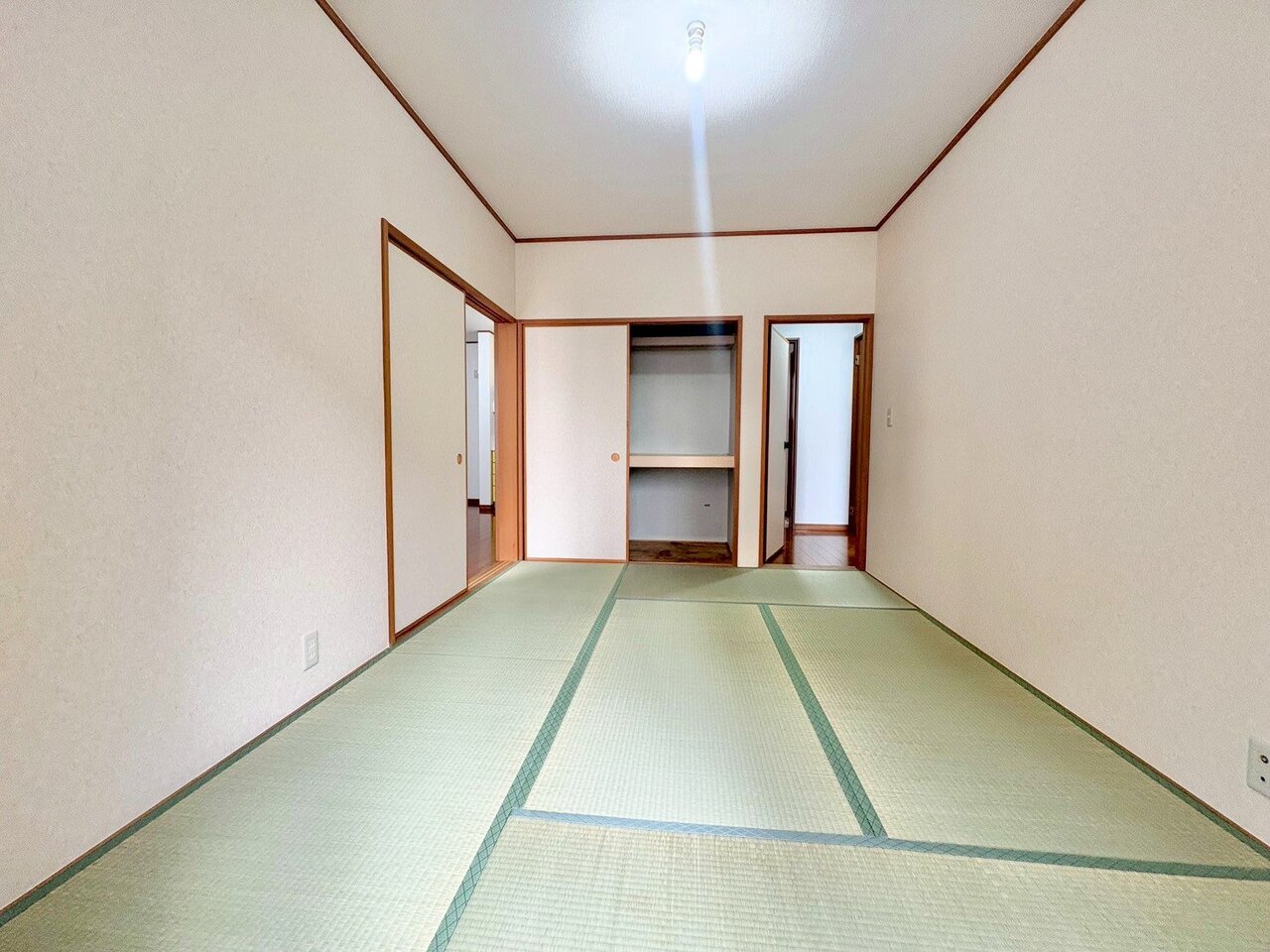 心身を静かに満たす落ち着いた趣きの和室。