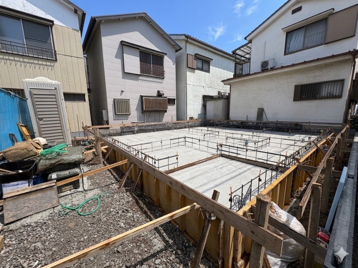 ２階は全居室二面採光により、陽光が差し込む温かみのあるお住まいです。(令和8年4月 撮影)