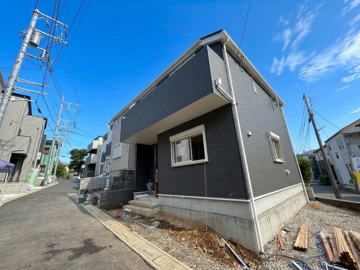 ワイドバルコニーは2部屋から行き来可能です。(令和8年7月 撮影)