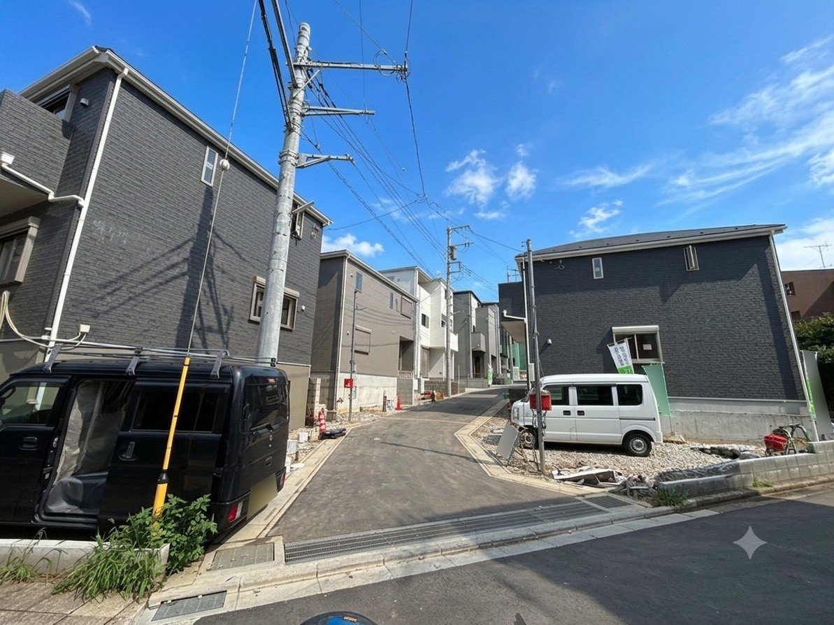ワイドバルコニーはお洗濯物が多い日でも安心です。(令和8年7月 撮影)